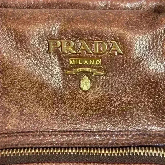 PRADA 🔥🔥Vintage Vitello Daino Shoulder Bag (Brown & Metallic Soft Leather) - Picture 5 of 16